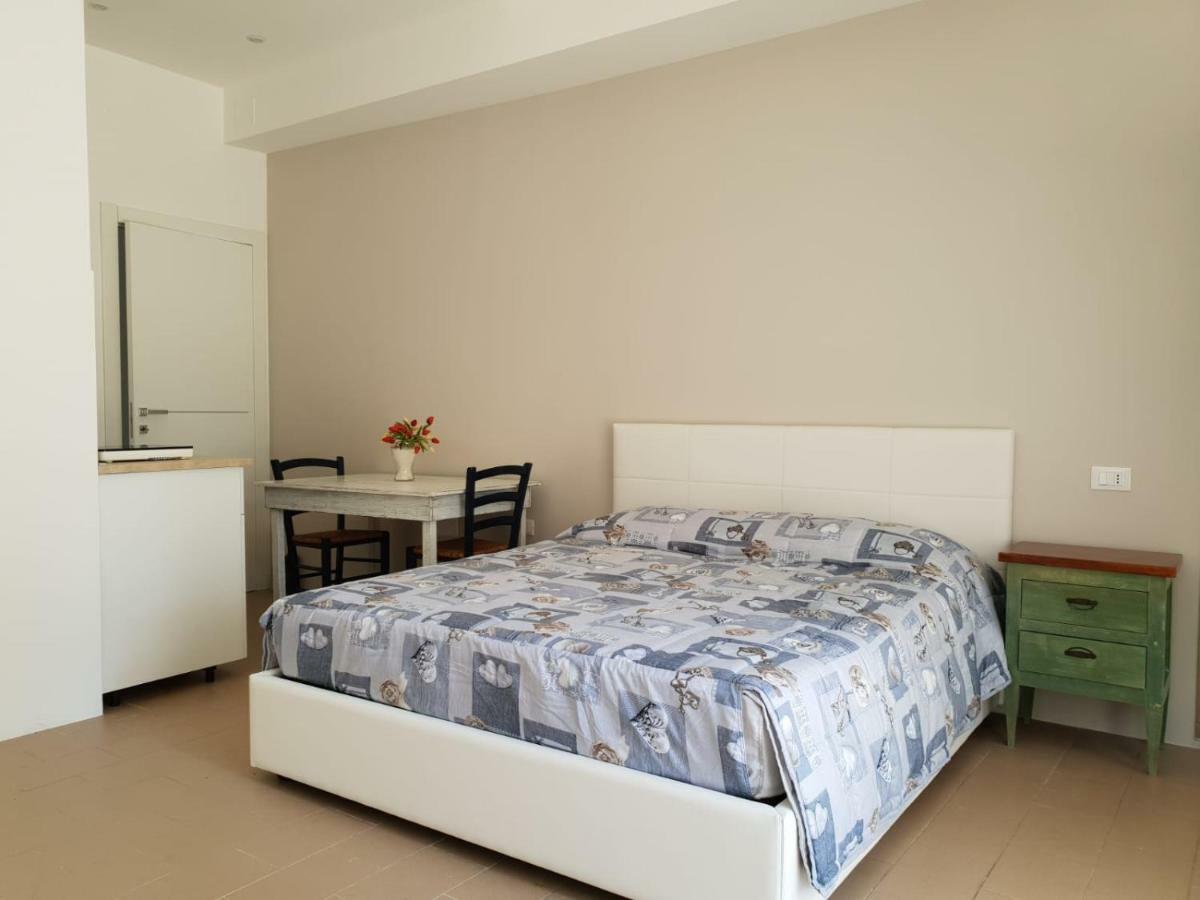 Monolocali B&B Santa Maria Apparente Чивитанова Марке Екстериор снимка